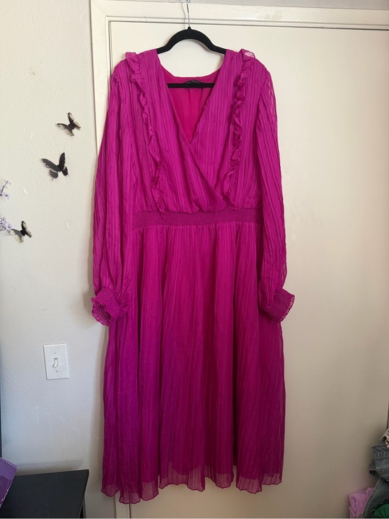 Eloquii Dresses & Skirts - Eloquii Bold Fuchsia Long Sleeve Ruffled V-Neck Midi Dress